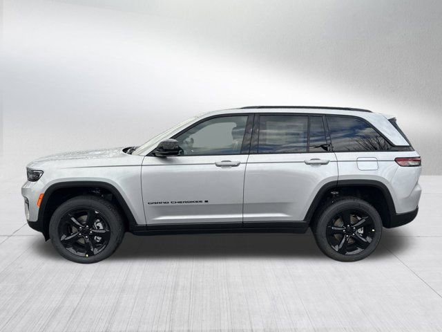 New 2025 Jeep Grand Cherokee Altitude image 8