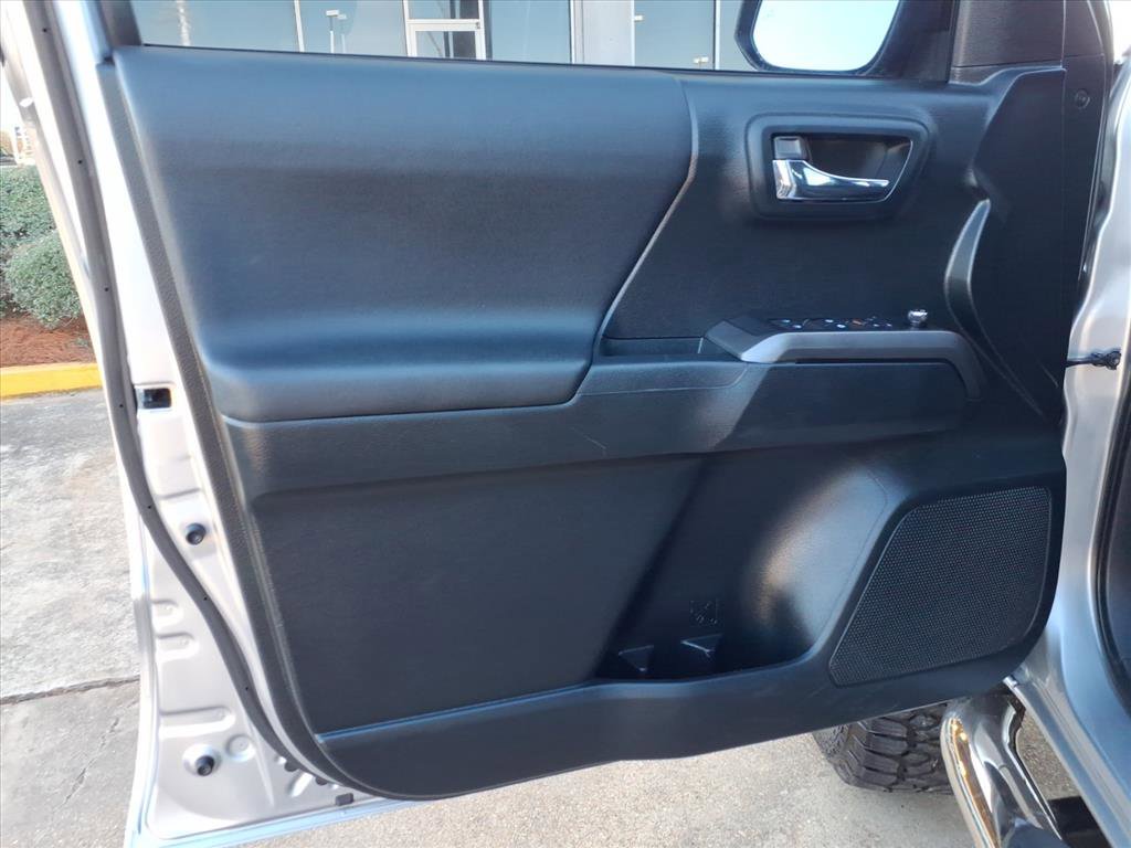 Used 2016 Toyota Tacoma TRD Off-Road image 20