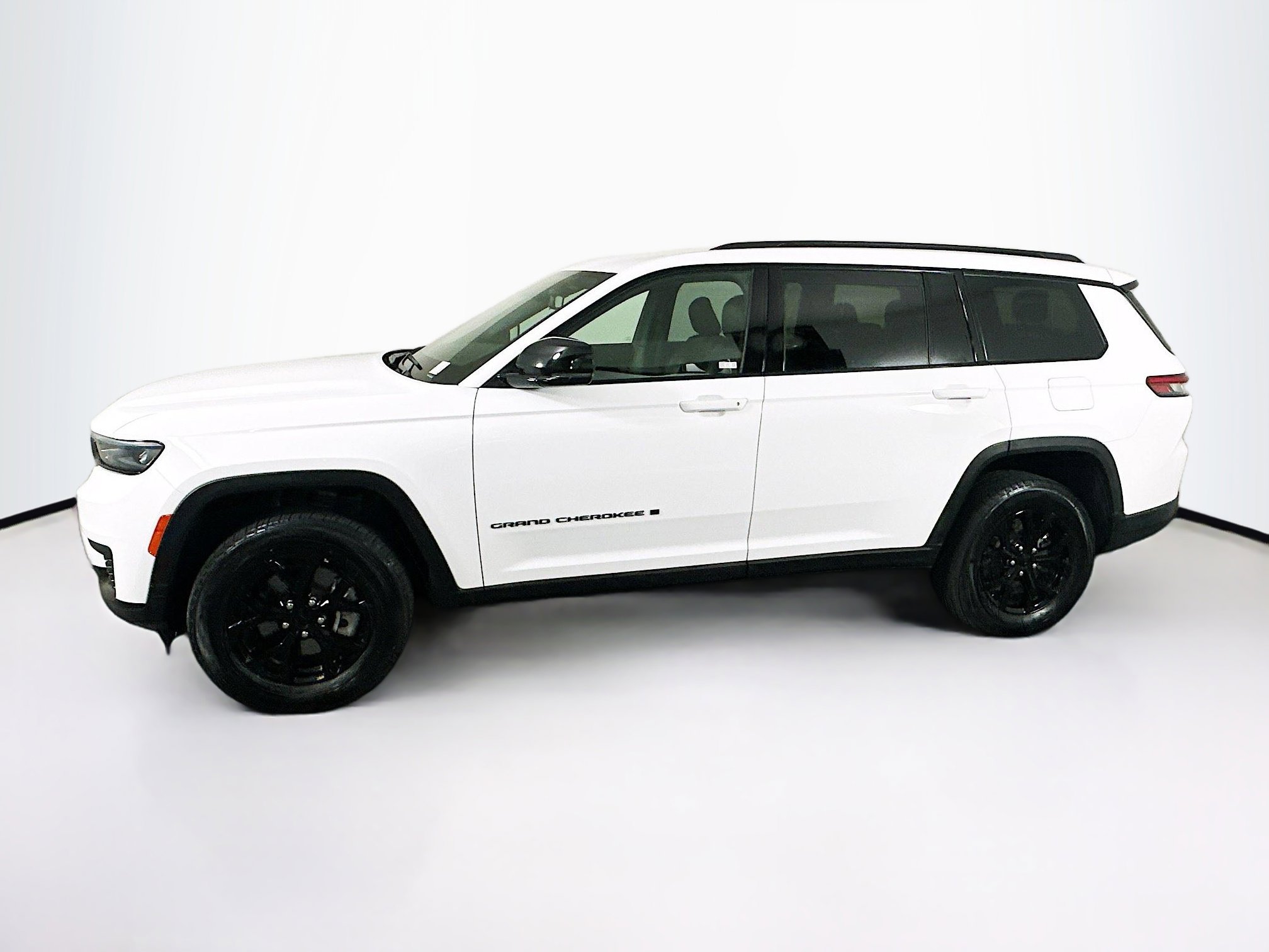 Used 2024 Jeep Grand Cherokee L Laredo image 4