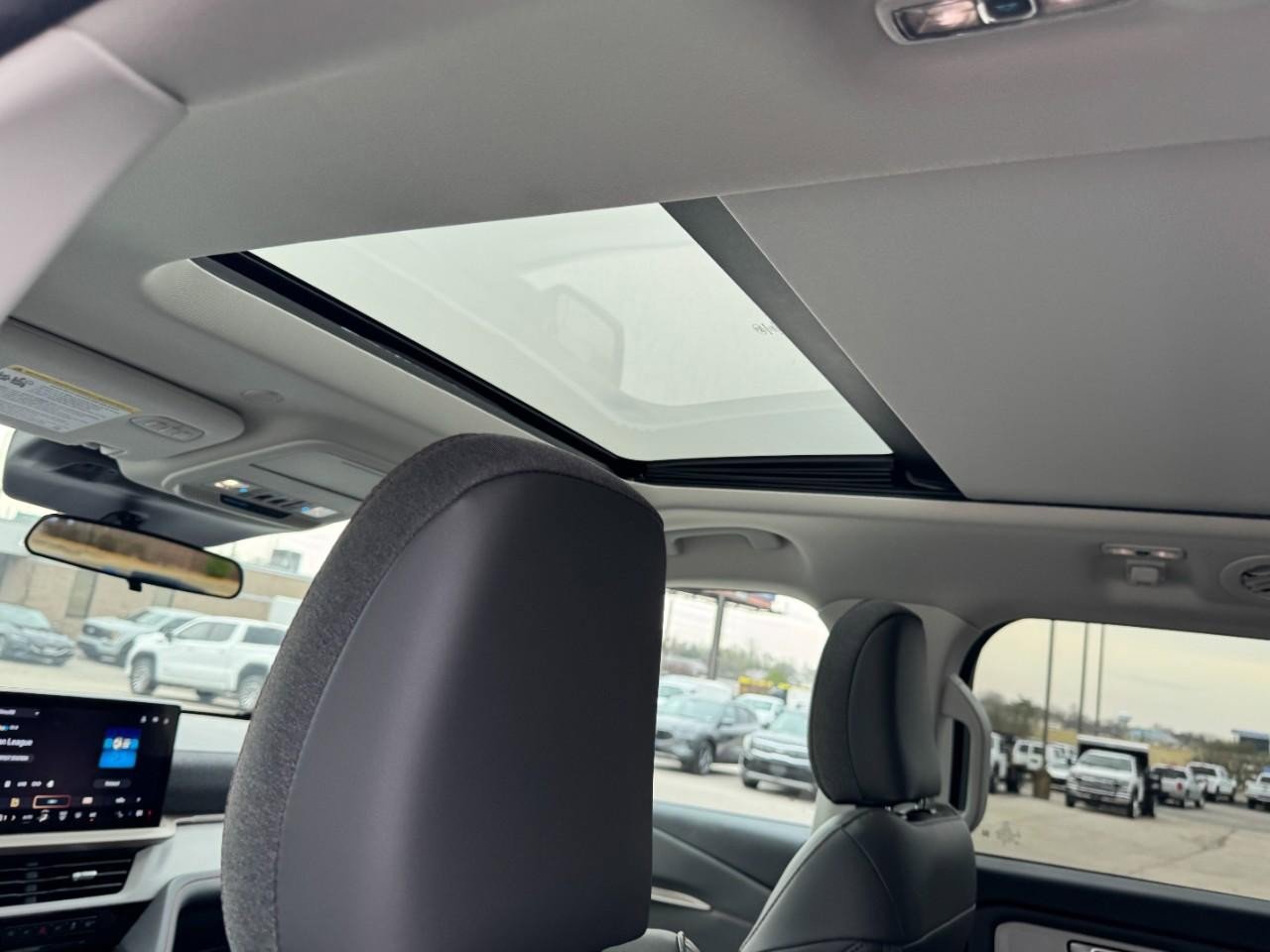 Used 2025 Ford Explorer Active w/ Active Comfort Package image 11