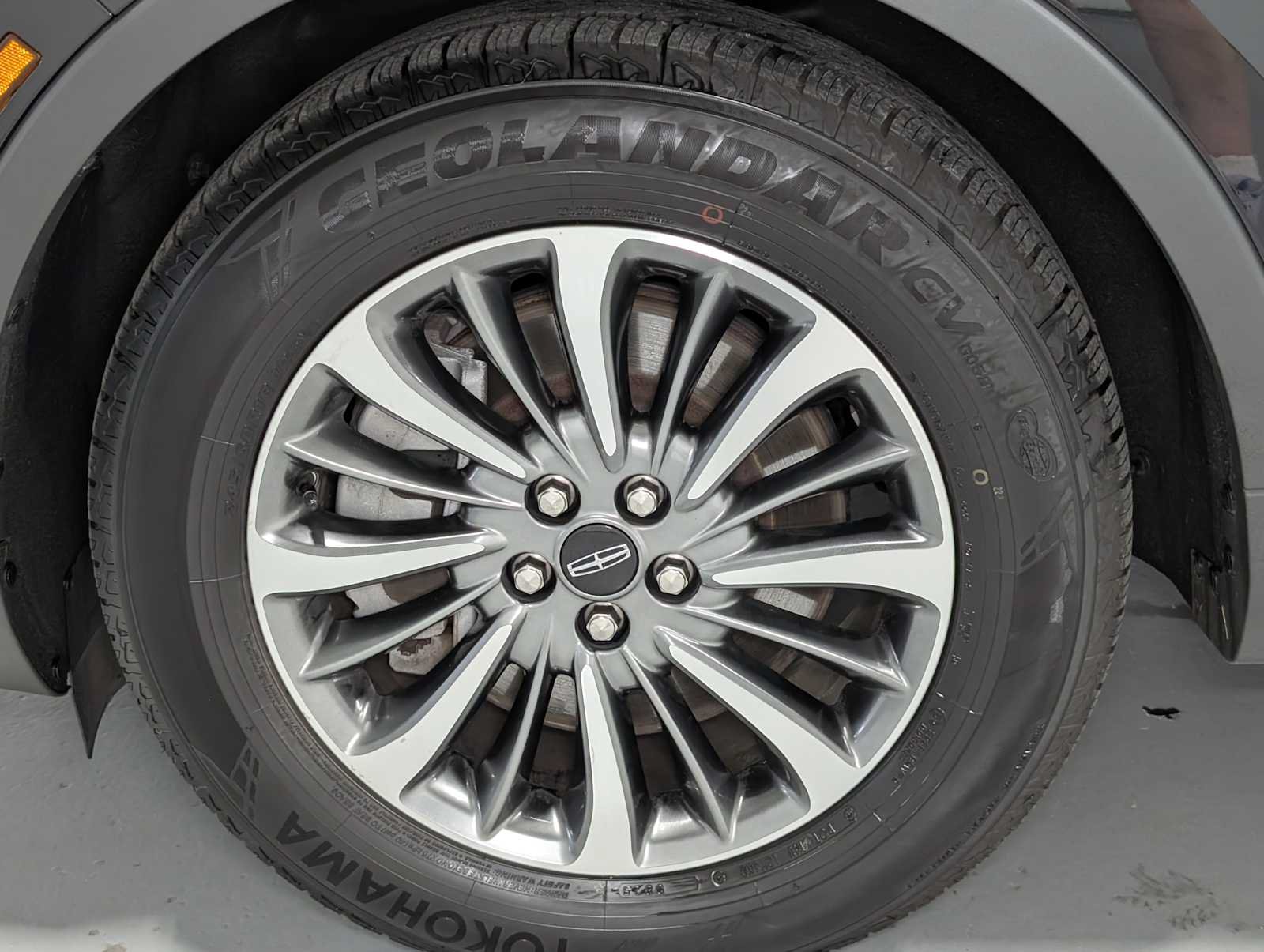 Used 2022 Lincoln Nautilus AWD w/ Premium Package image 3