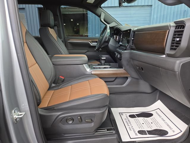 Used 2025 Chevrolet Silverado 1500 High Country w/ High Country Premium Package AWD/4WD image 39