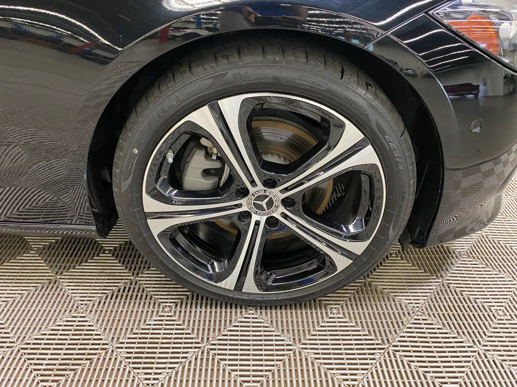 Used 2025 Mercedes-Benz C 300 Sedan image 2