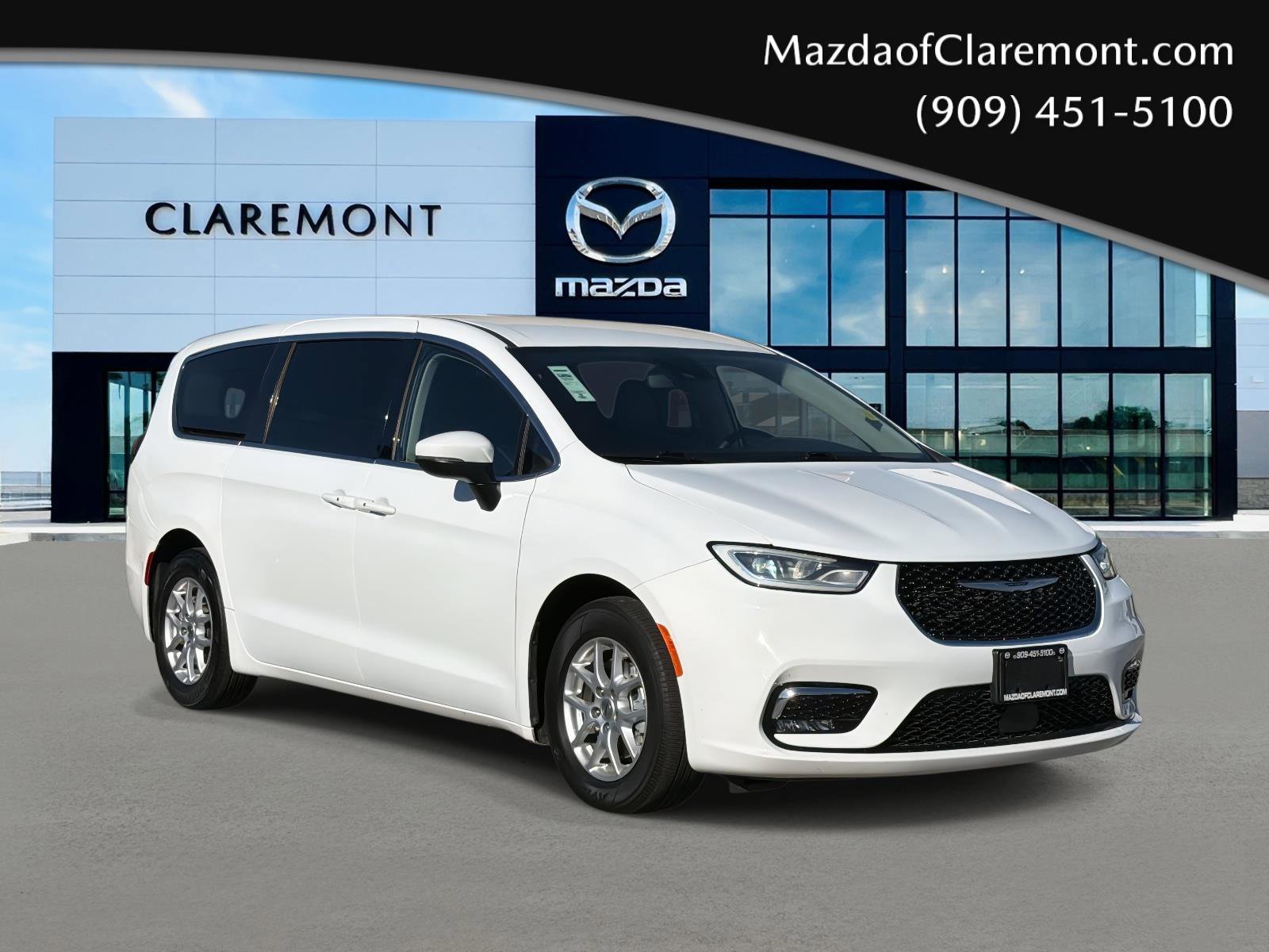 Used 2023 Chrysler Pacifica Touring-L image 1