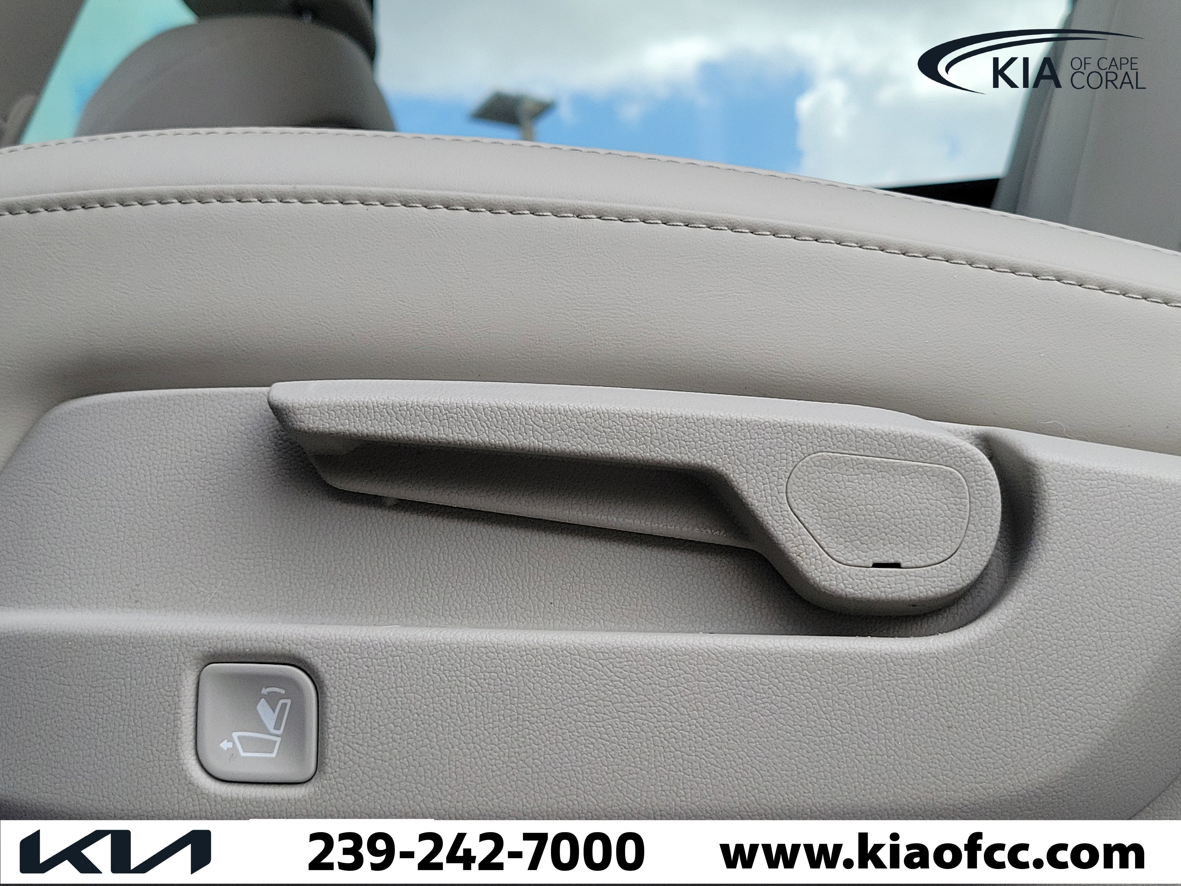 Used 2022 Kia Sorento S FWD image 11
