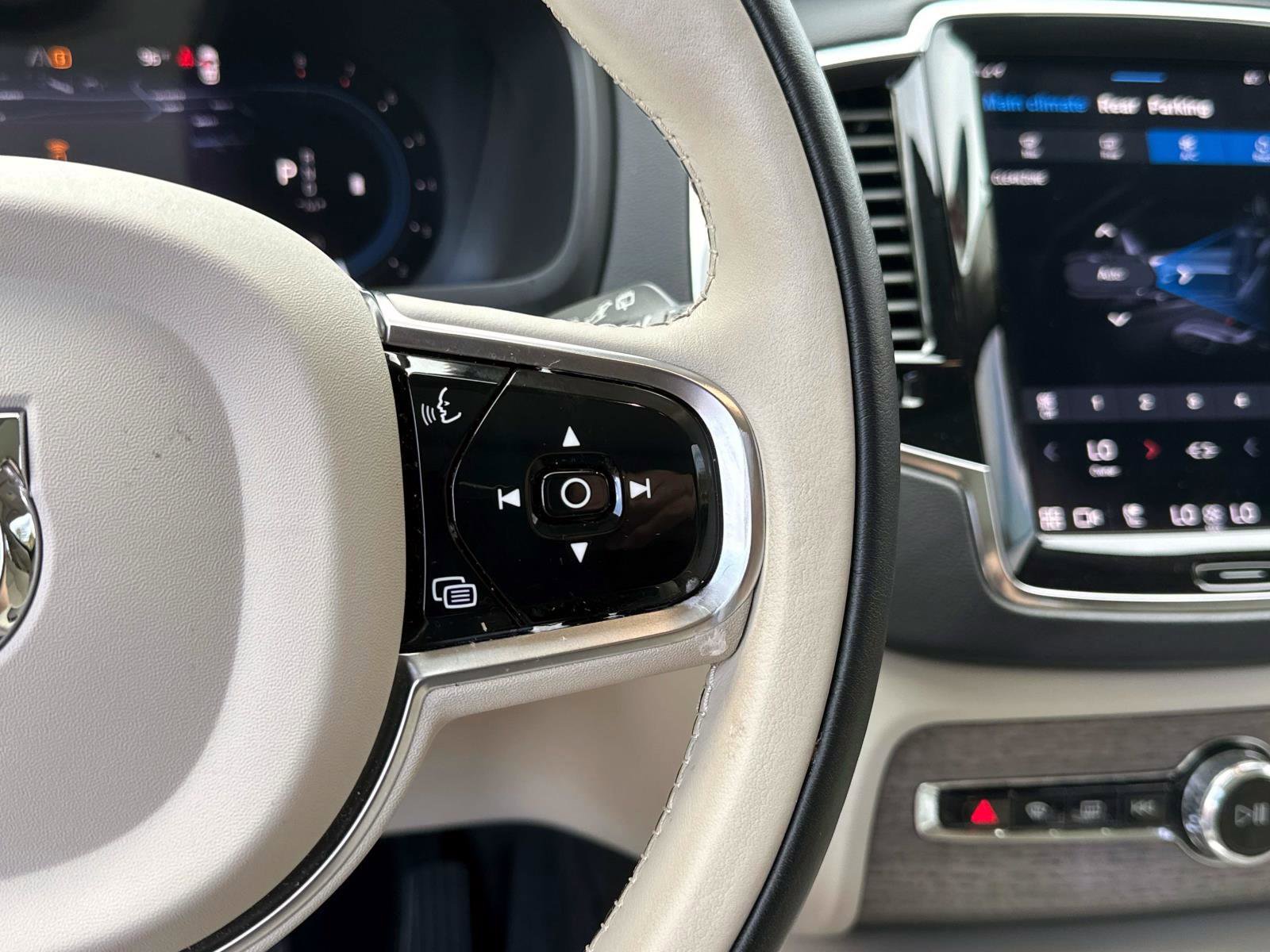 Certified 2023 Volvo XC90 B6 Ultimate w/ Protection Package Premier image 27