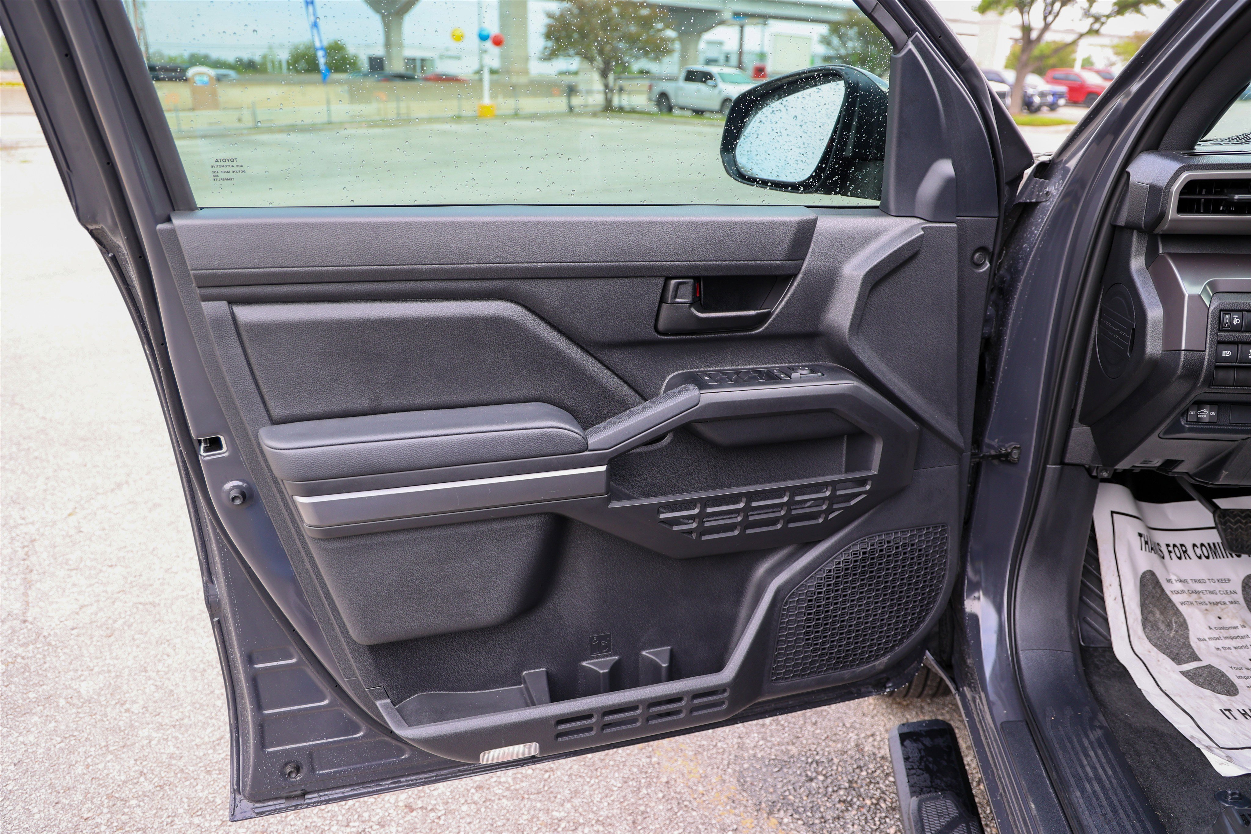 Certified 2025 Toyota Tacoma SR5 w/ SR5 Upgrade Package AWD/4WD image 34