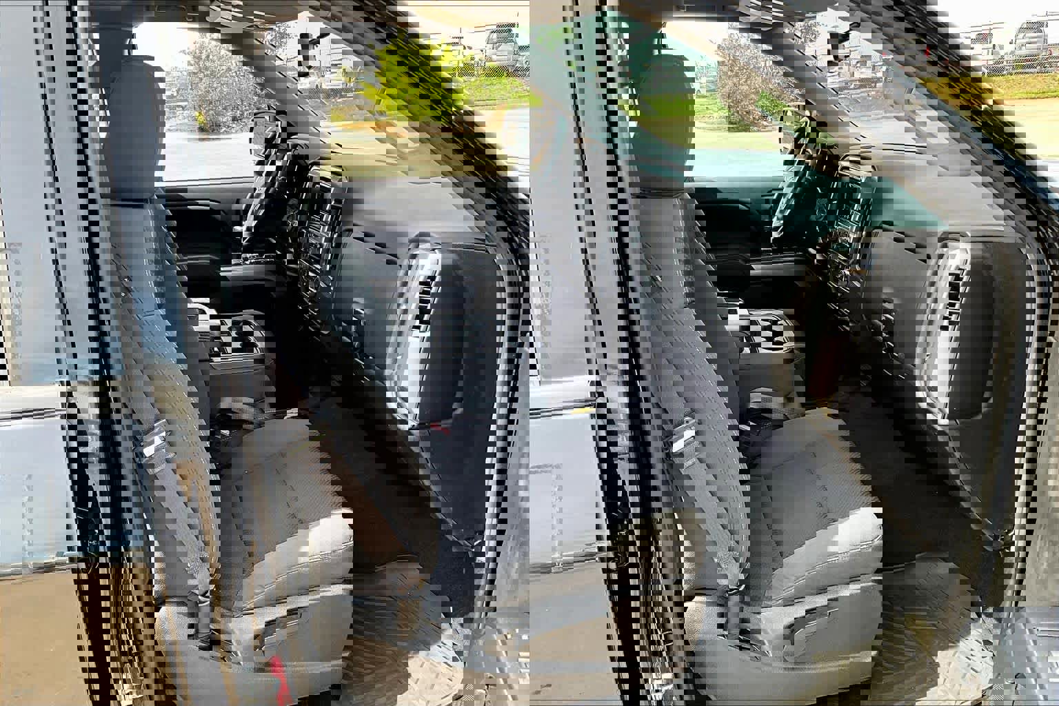 Used 2014 Chevrolet Silverado 1500 LT w/ Chrome Essentials Package RWD image 9