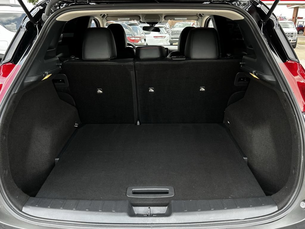 Used 2025 Nissan Kicks SR FWD image 31