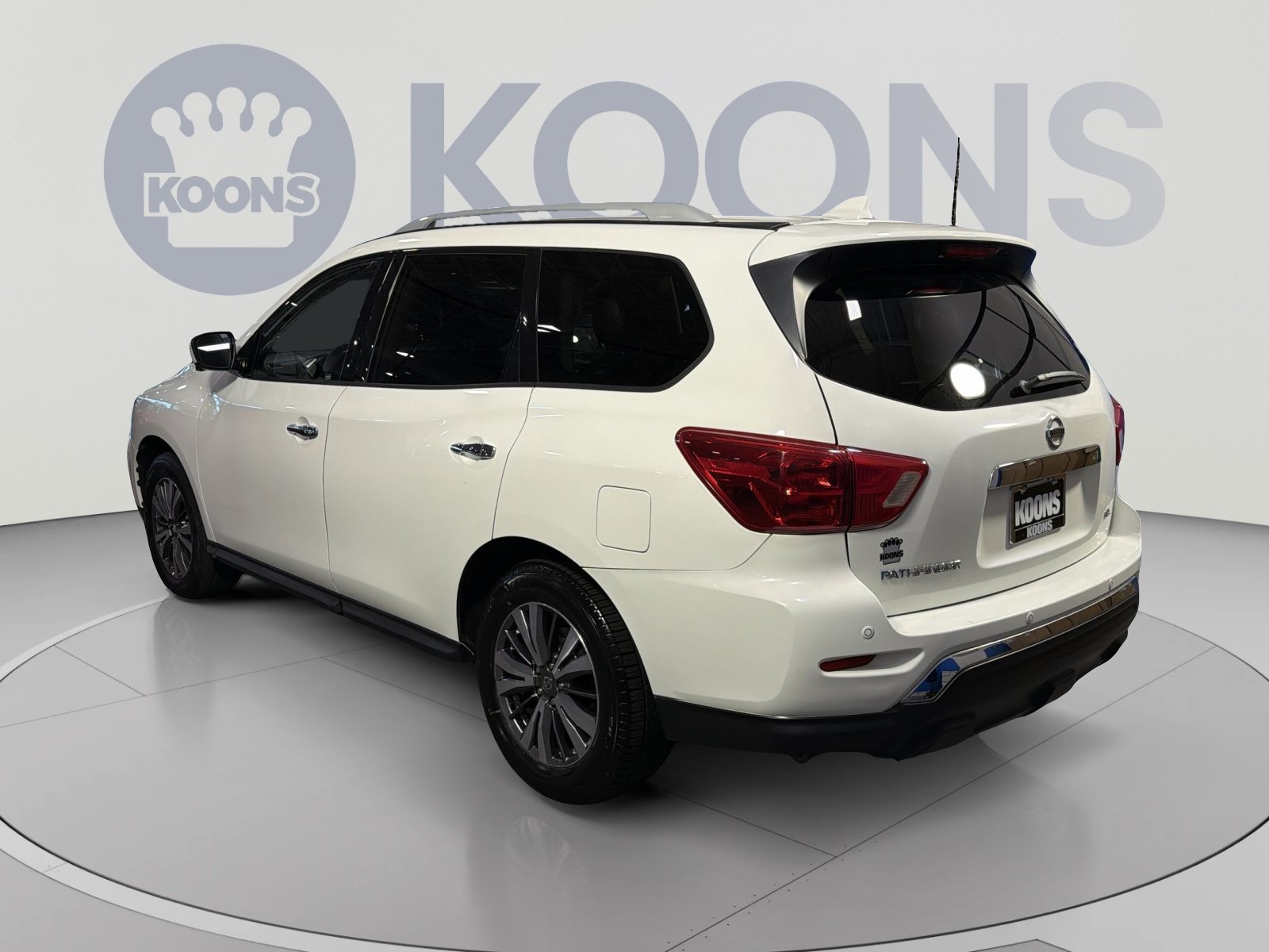 Used 2020 Nissan Pathfinder SL FWD image 4