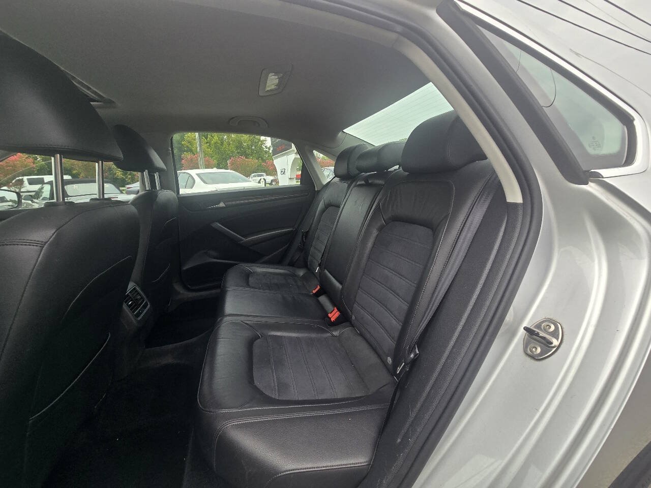 Used 2014 Volkswagen Passat TDI SEL Premium FWD image 22