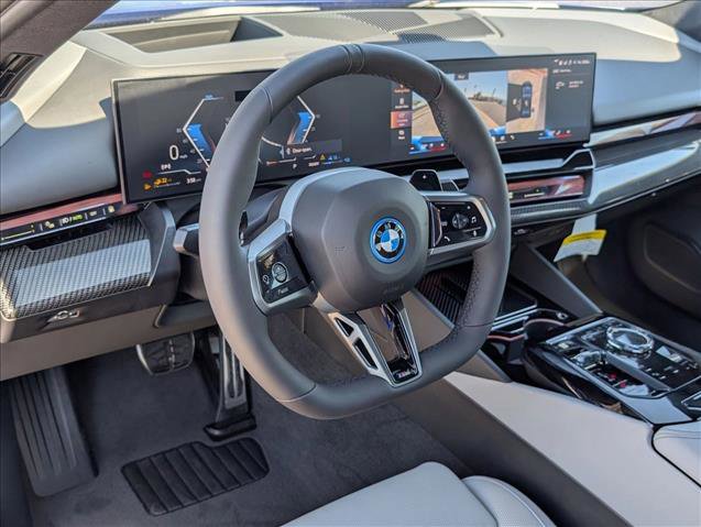 New 2026 BMW 550e xDrive AWD/4WD image 3