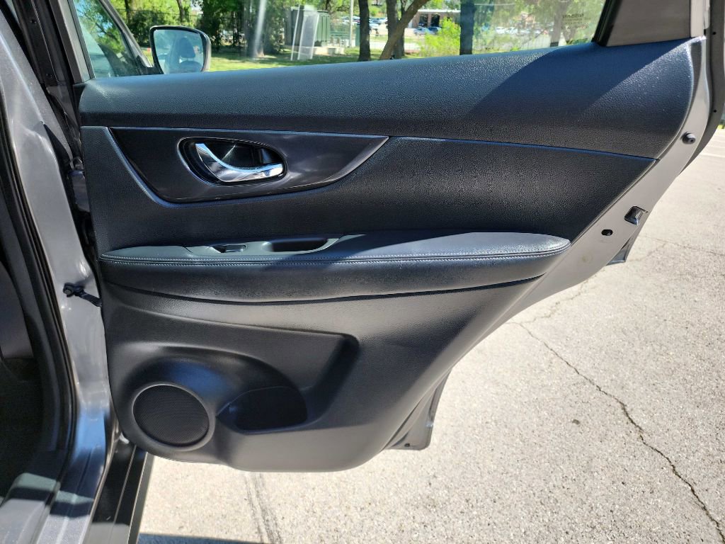 Used 2018 Nissan Rogue S image 29