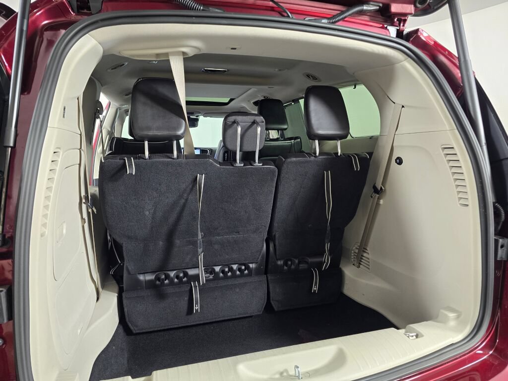 Used 2022 Chrysler Pacifica Limited w/ Uconnect Theater Family Group FWD image 15