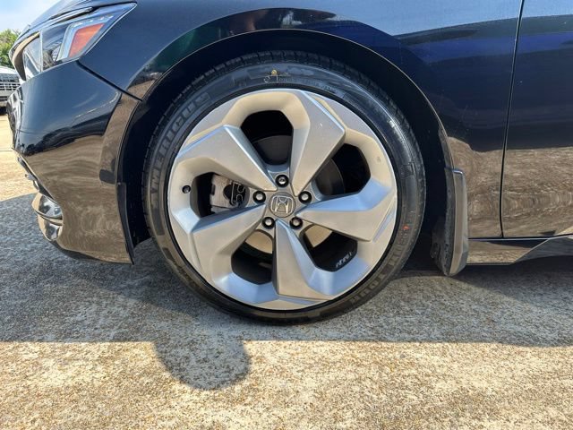 Used 2018 Honda Accord Touring image 19