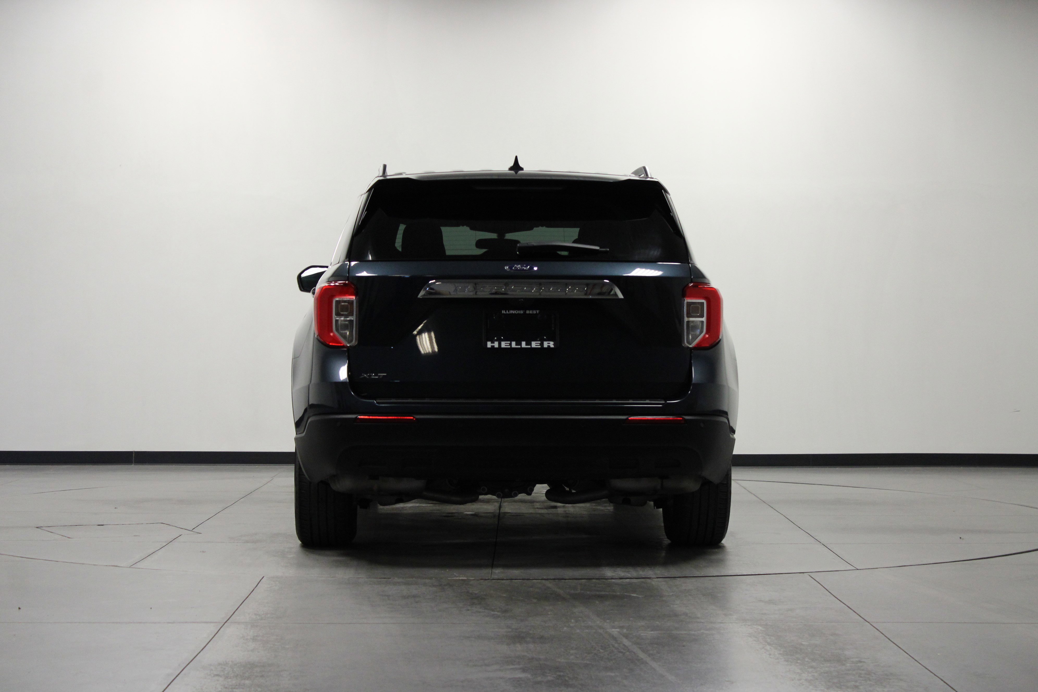 Used 2023 Ford Explorer XLT image 5