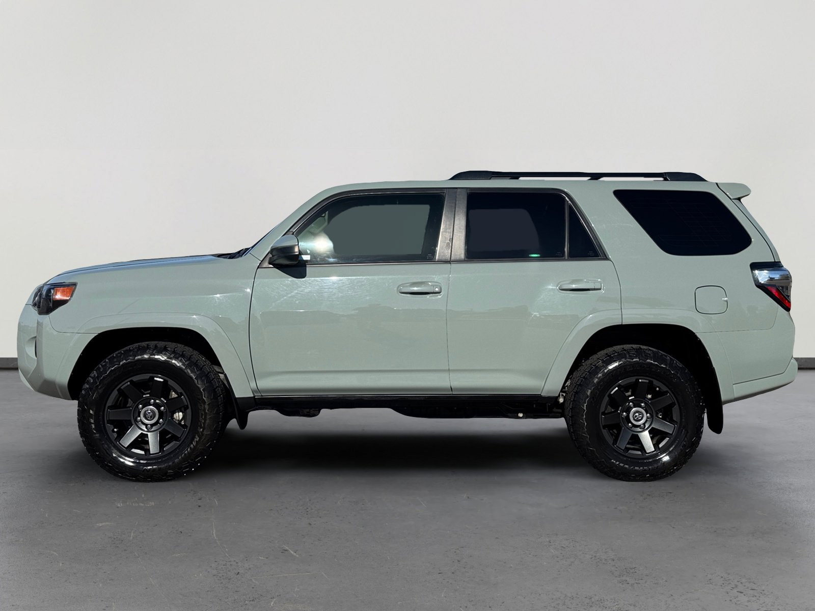 Used 2022 Toyota 4Runner Trail Special Edition AWD/4WD image 2
