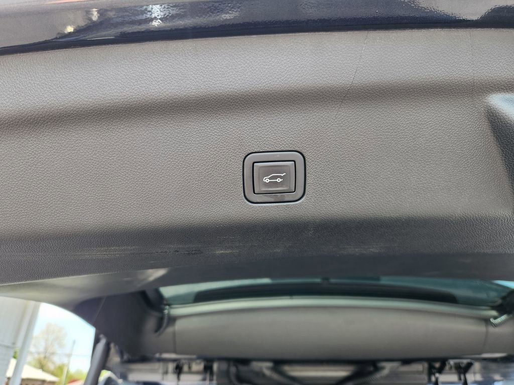 Used 2023 Chevrolet Tahoe Z71 w/ Off-Road Capability Package AWD/4WD image 15