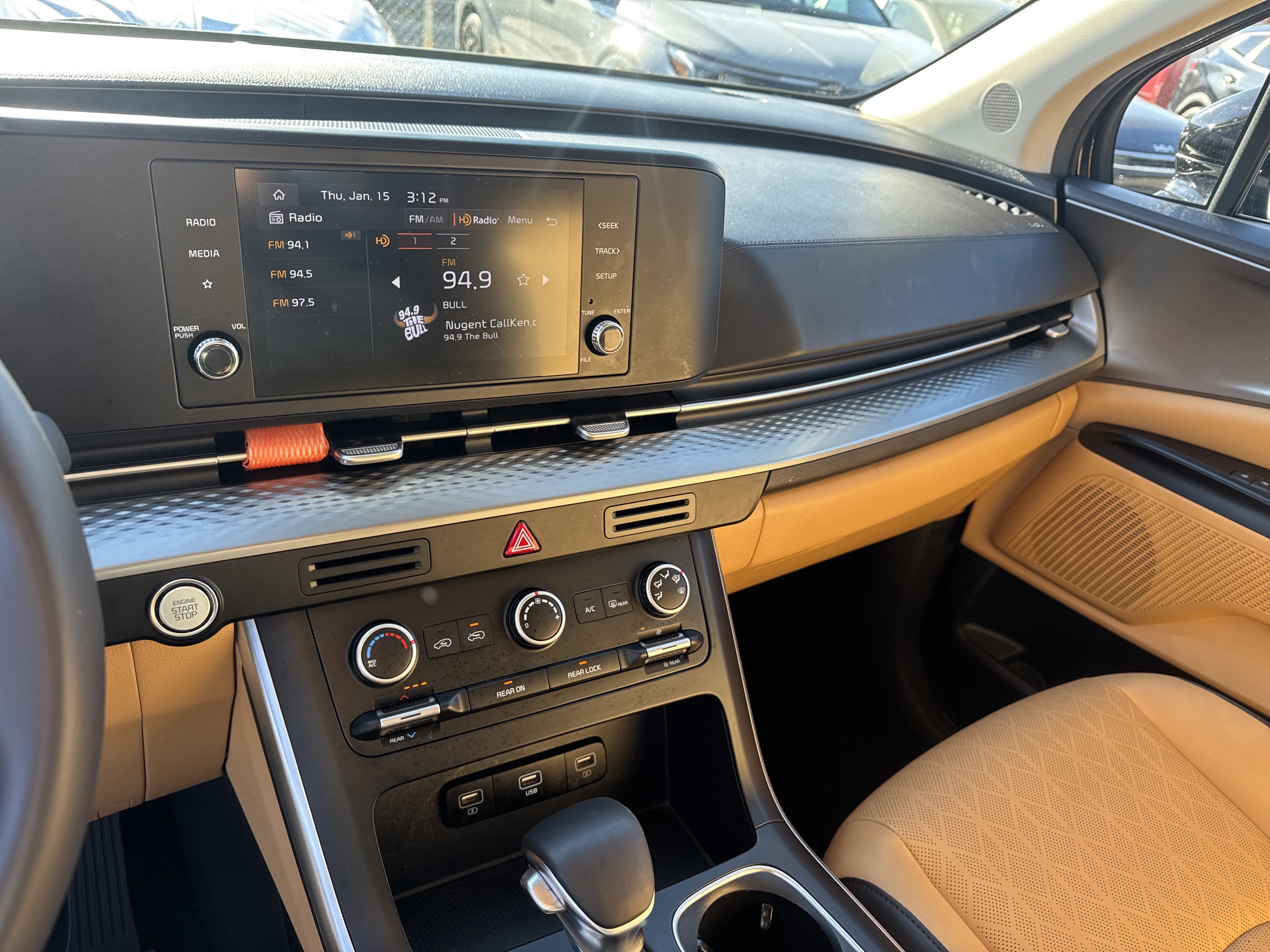 Used 2023 Kia Carnival LX image 27