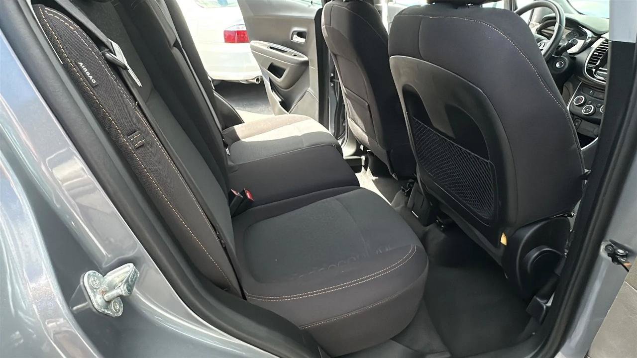 Used 2020 Chevrolet Trax LS FWD image 31