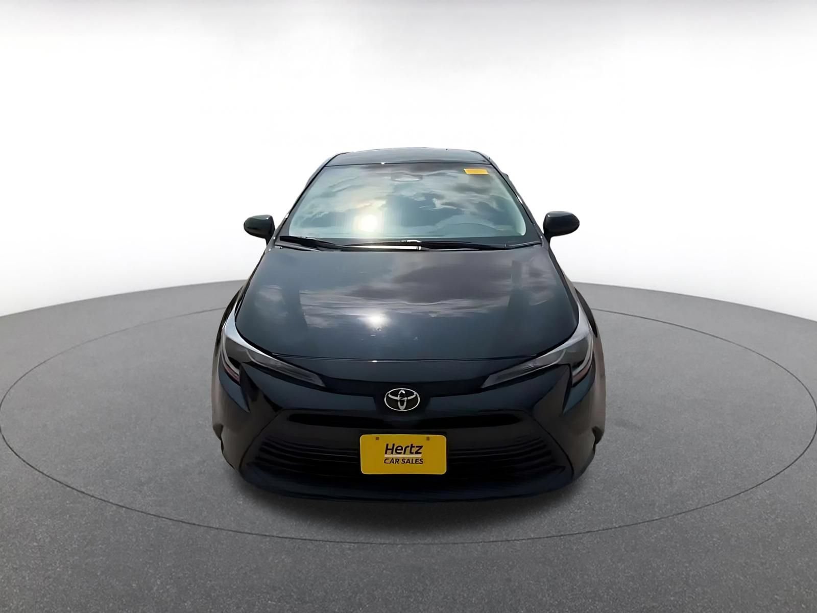 Used 2025 Toyota Corolla LE FWD image 4