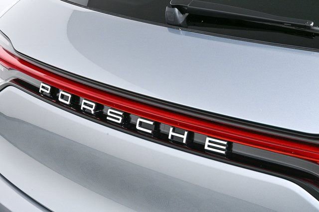 Certified 2026 Porsche Macan AWD/4WD image 35