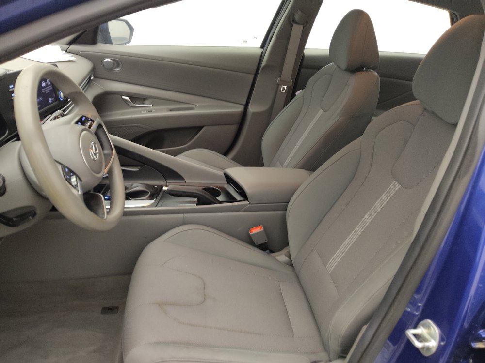 Used 2021 Hyundai Elantra SE FWD image 17