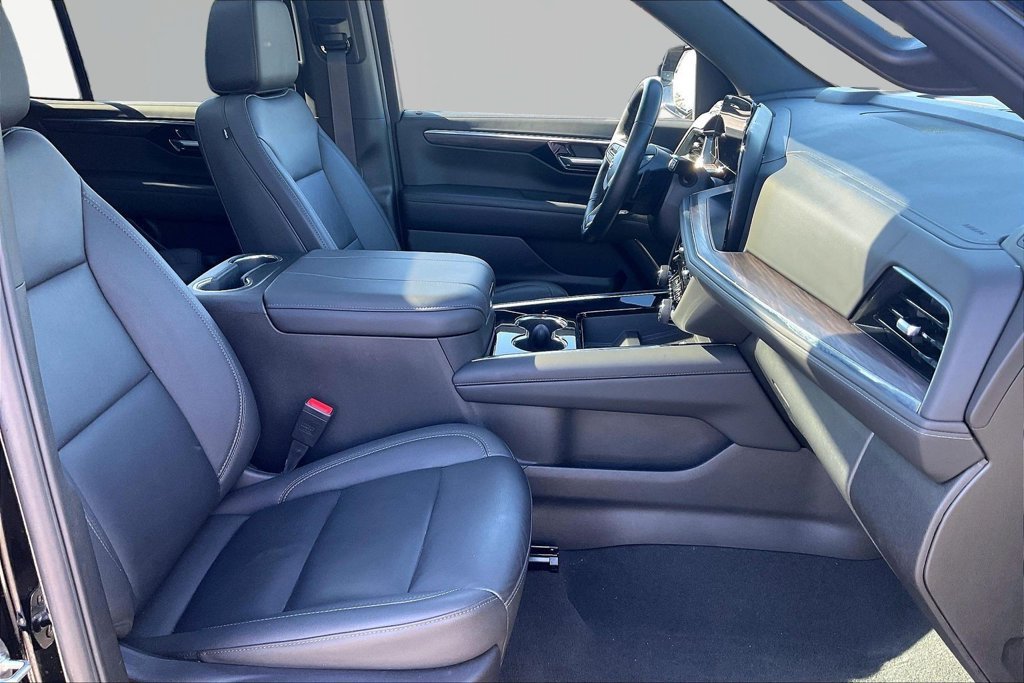 Used 2025 Chevrolet Tahoe LT w/ Comfort Package AWD/4WD image 33