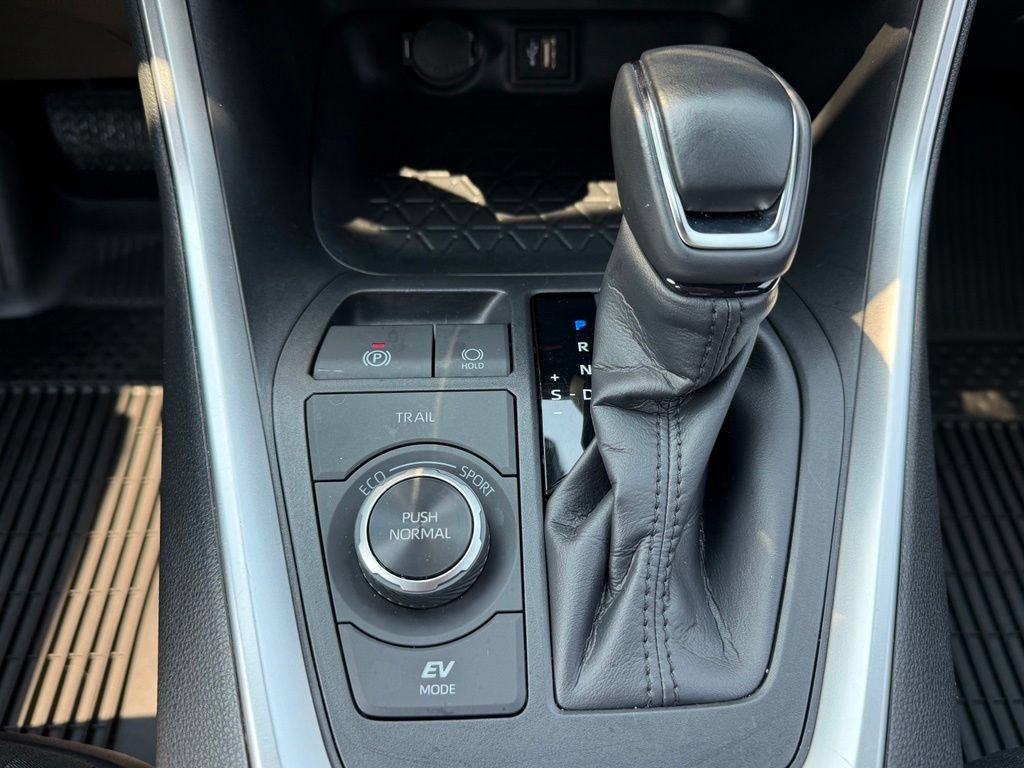 Used 2024 Toyota RAV4 SE w/ Convenience Package AWD/4WD image 14