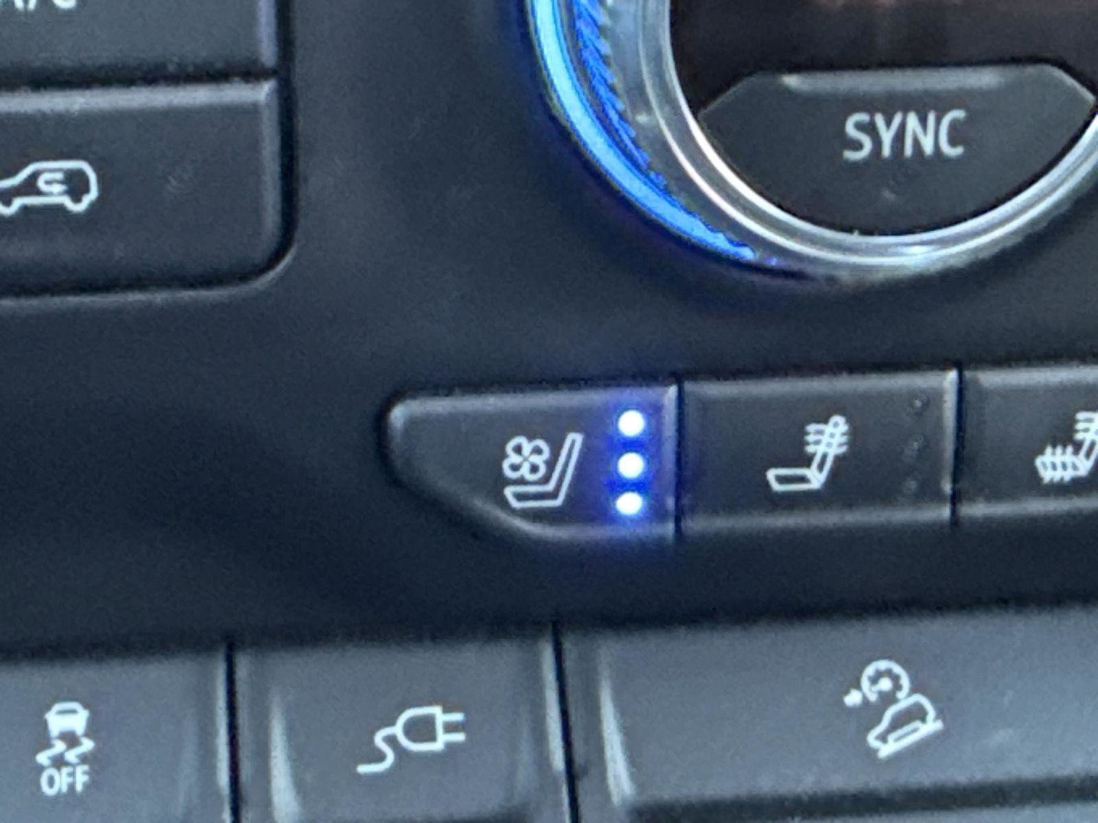 Used 2022 GMC Sierra 2500 AT4 w/ AT4 Preferred Package image 16