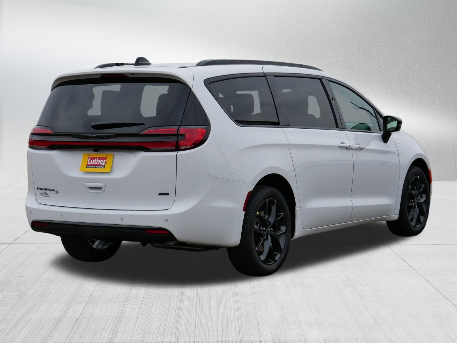 New 2026 Chrysler Pacifica Select w/ S Appearance Package AWD/4WD image 2