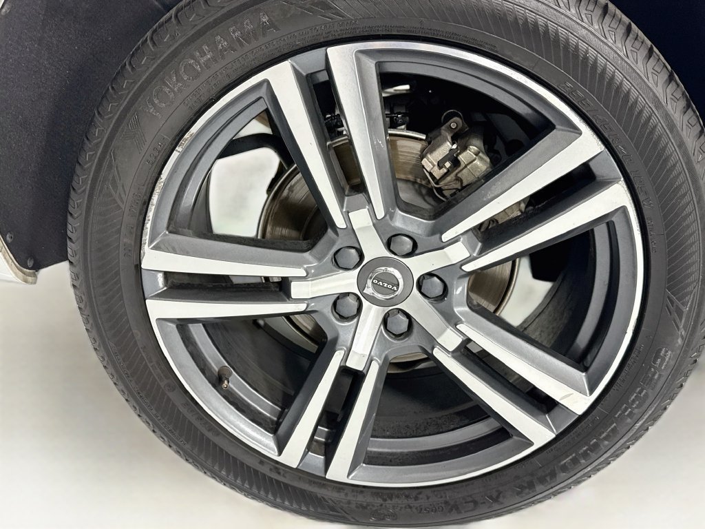 Used 2021 Volvo XC60 T5 Momentum w/ Protection Package Premier FWD image 33