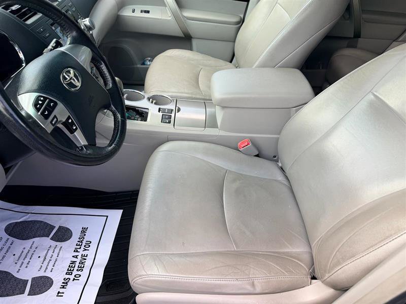 Used 2012 Toyota Highlander SE w/ Tow Pkg AWD/4WD image 9