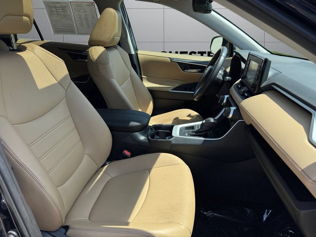 Certified 2019 Toyota RAV4 XLE Premium w/ All Weather Liner Package AWD/4WD image 17
