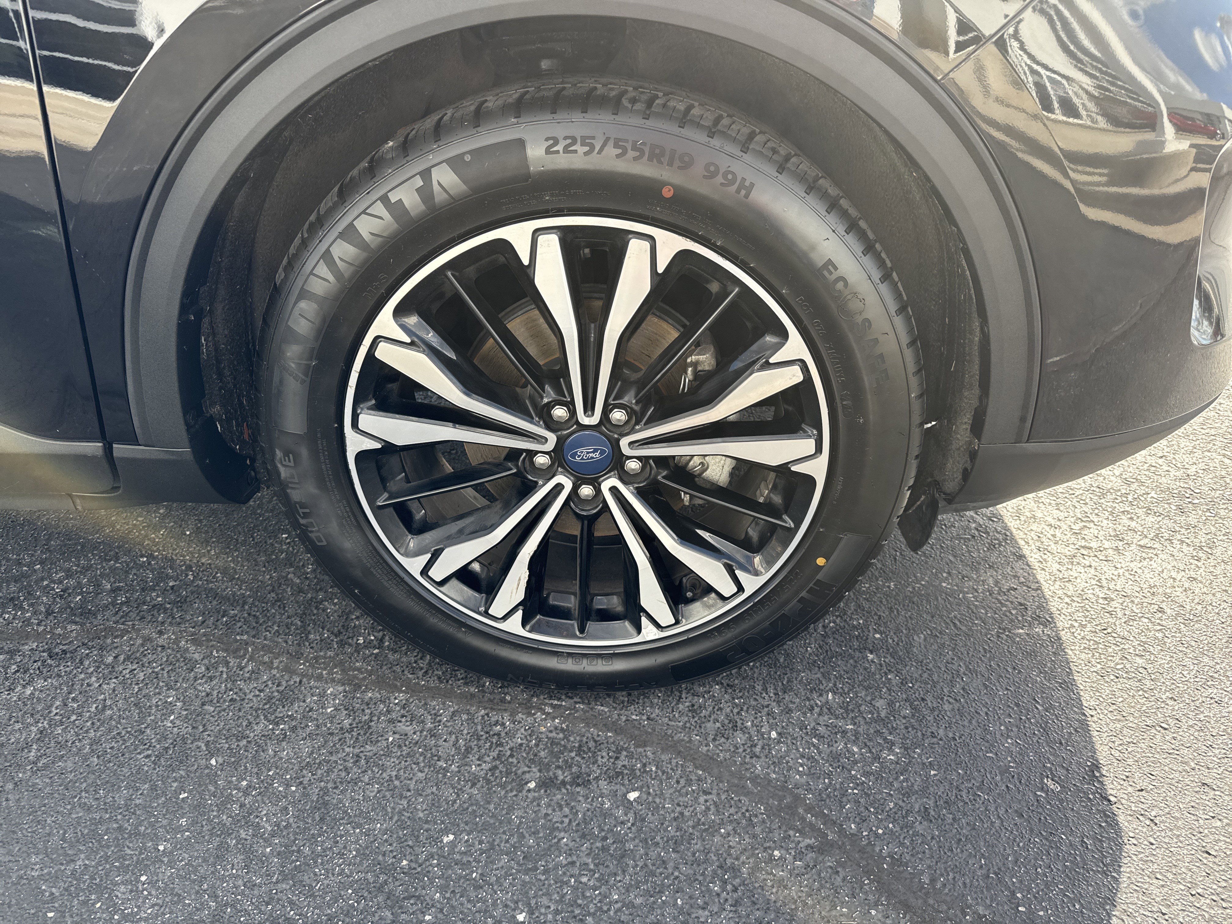 Used 2021 Ford Escape SE w/ SE Sport Appearance Package image 6