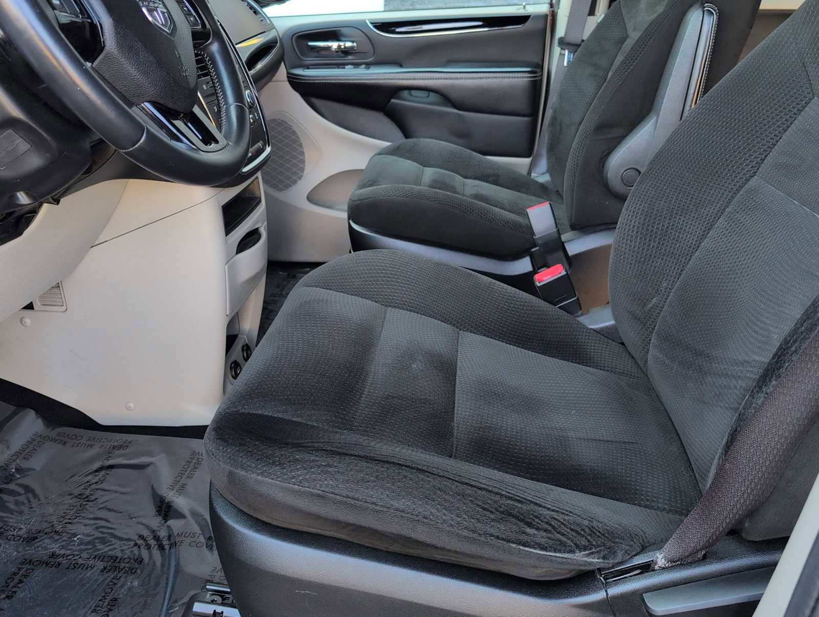 Used 2015 Dodge Grand Caravan SE image 16