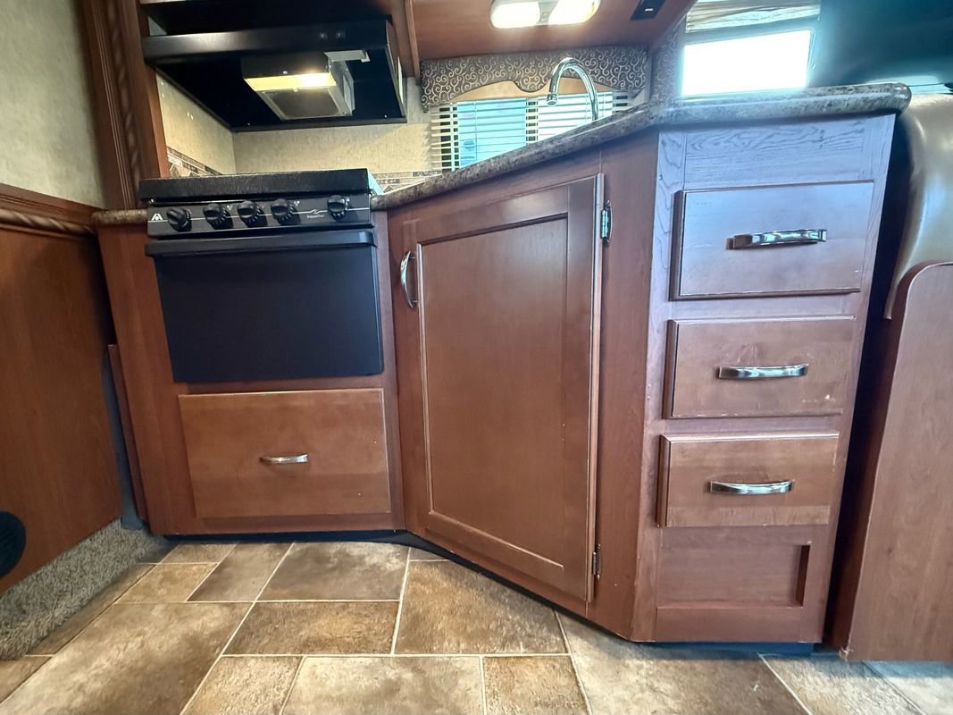 Used 2015 Ford E-450 and Econoline 450 Super Duty w/ Motorhome Prep Package image 29