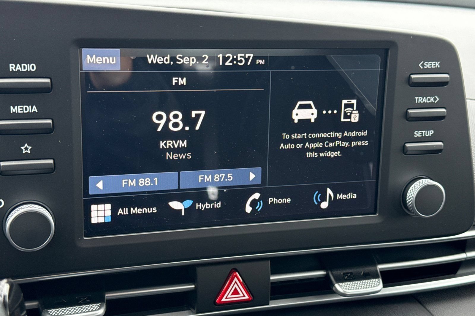 New 2026 Hyundai Elantra Hybrid FWD image 16