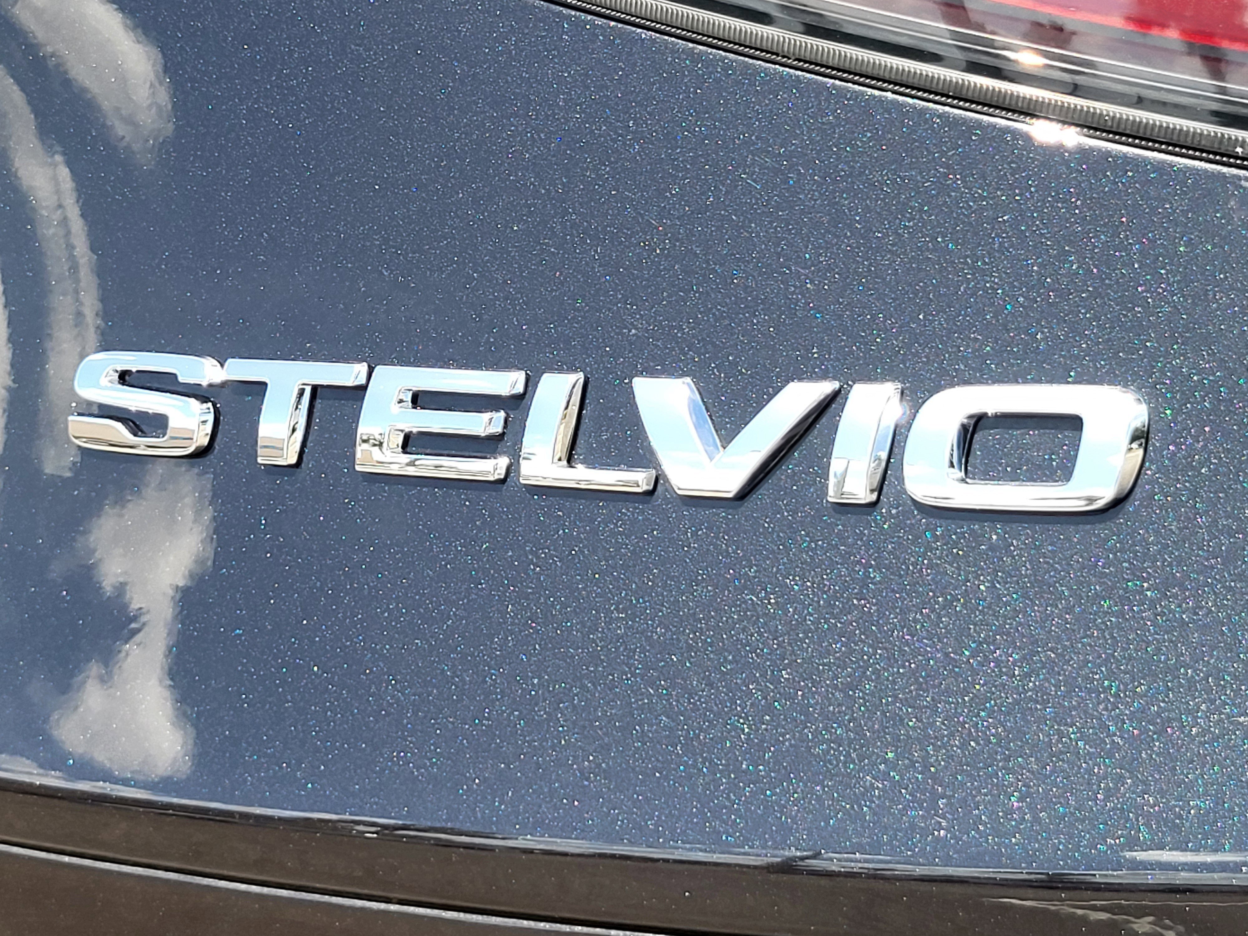 Used 2024 Alfa Romeo Stelvio Sprint image 11