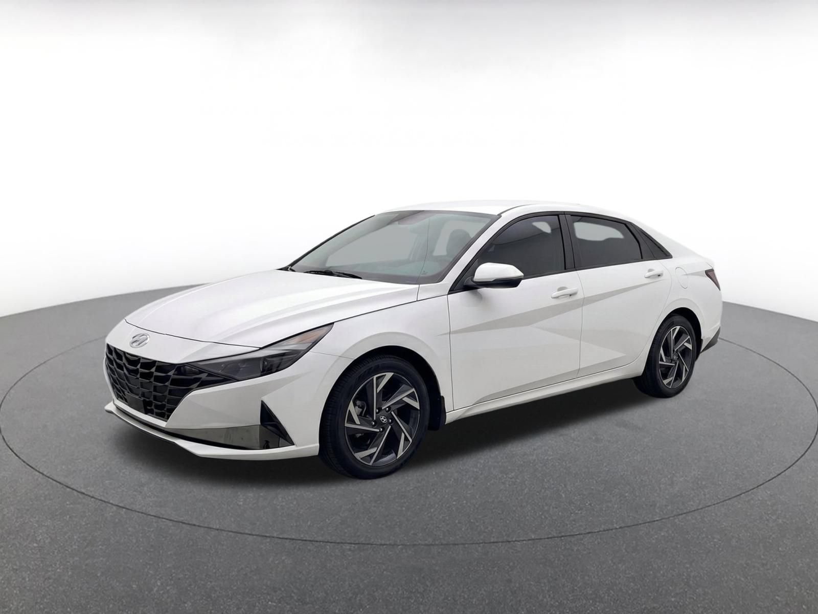 Used 2025 Hyundai Elantra SEL FWD image 3