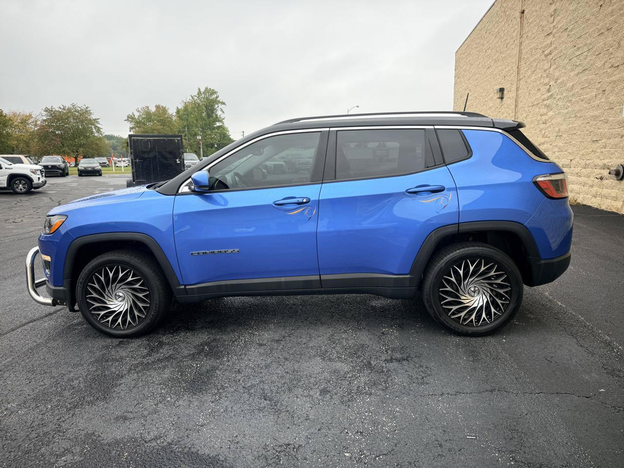 Used 2017 Jeep Compass Limited w/ Navigation Group AWD/4WD image 2