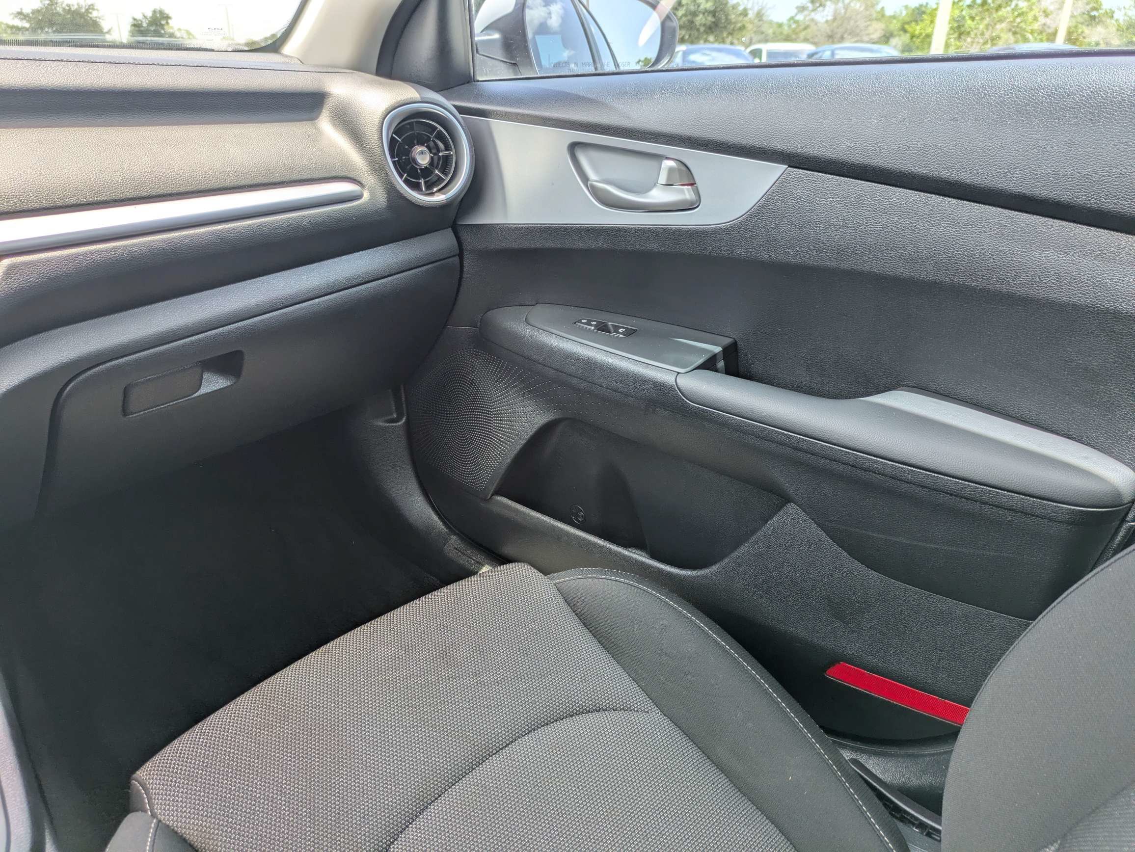 Certified 2024 Kia Forte LXS FWD image 17
