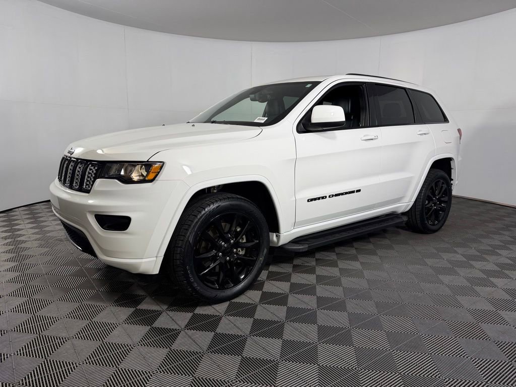 Used 2022 Jeep Grand Cherokee Laredo X image 3