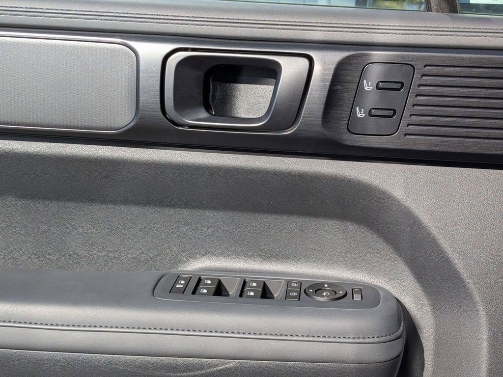 New 2025 Hyundai Santa Fe Calligraphy AWD/4WD image 15