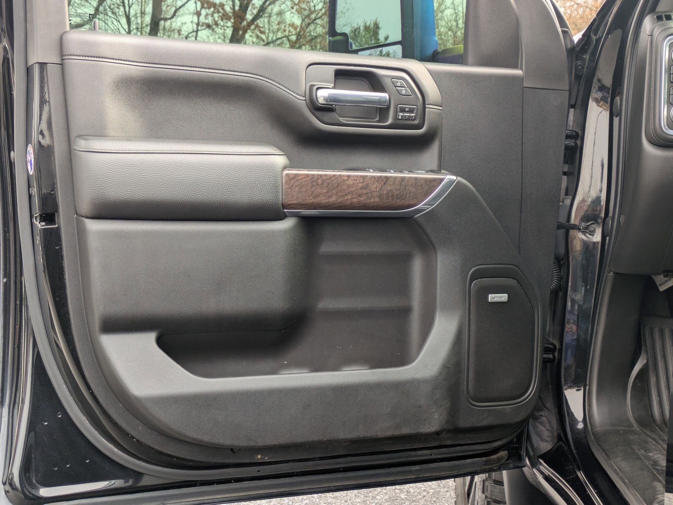 Used 2022 GMC Sierra 3500 Denali w/ Denali Black Diamond Edition image 11