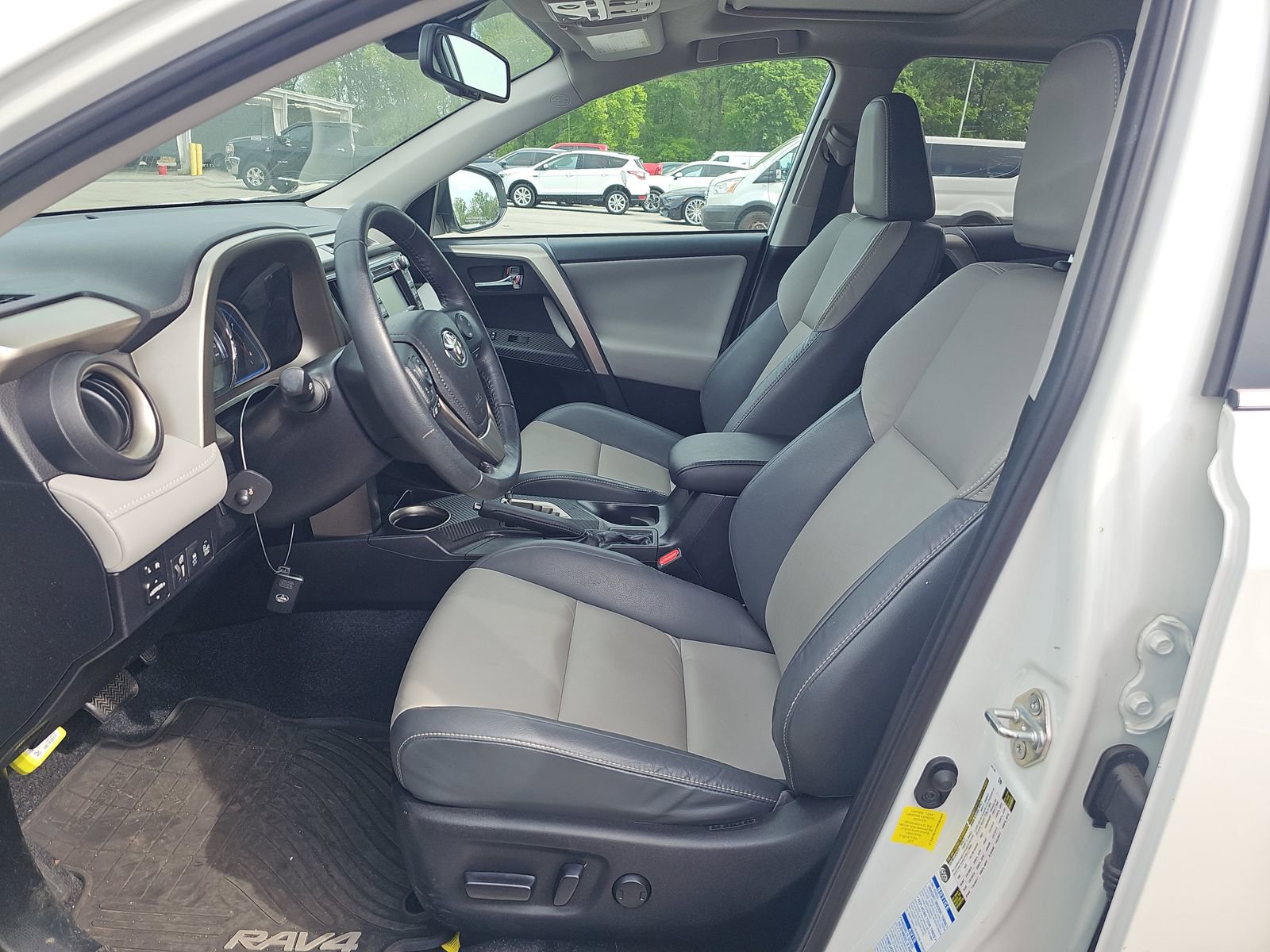 Used 2015 Toyota RAV4 Limited w/ Technology Package image 3
