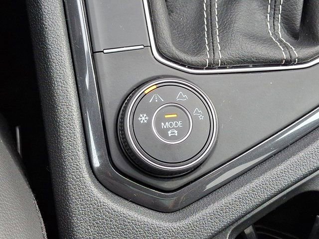 Certified 2024 Volkswagen Tiguan SE R-Line image 28