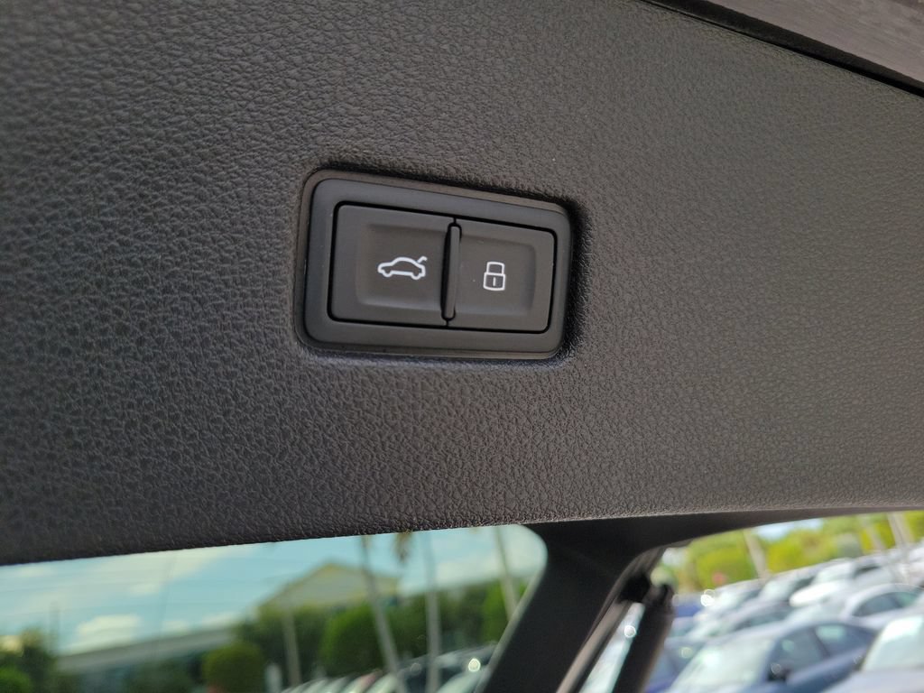 Certified 2022 Audi Q8 Premium w/ Convenience Package AWD/4WD image 31