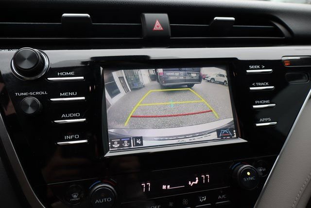 Used 2018 Toyota Camry XLE image 17