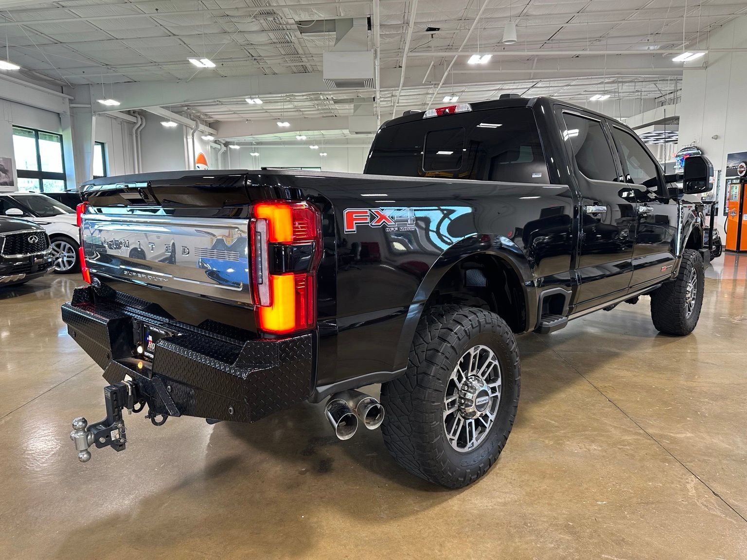 Used 2024 Ford F250 Limited w/ FX4 Off-Road Package AWD/4WD image 8